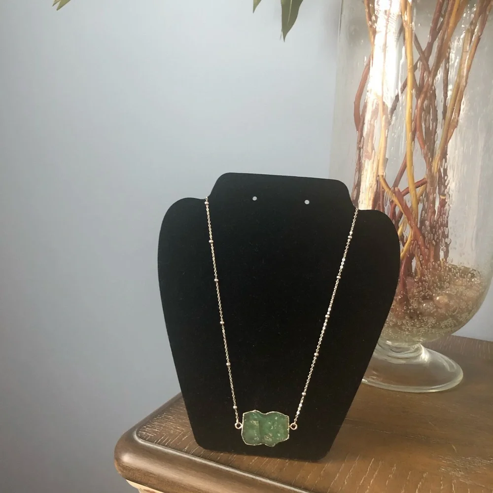 Chrysoprase Stone Necklace with Silver Colored Chain - Picture 1 of 2